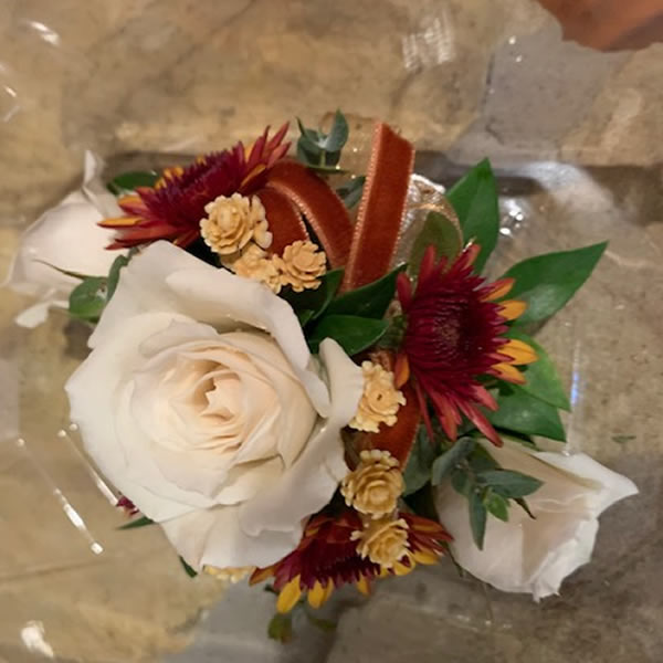 Corsage 1