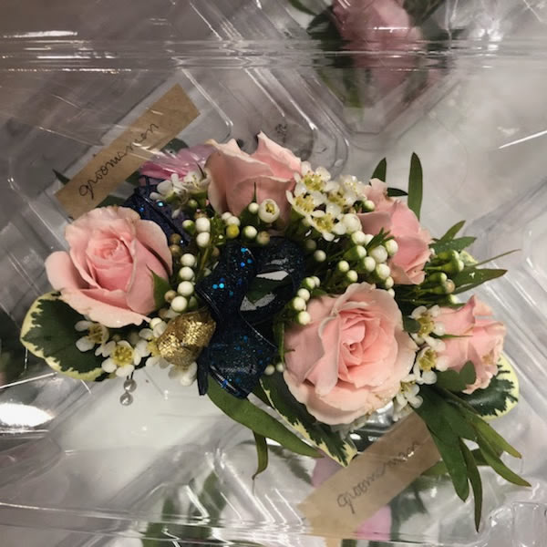 Corsage 2